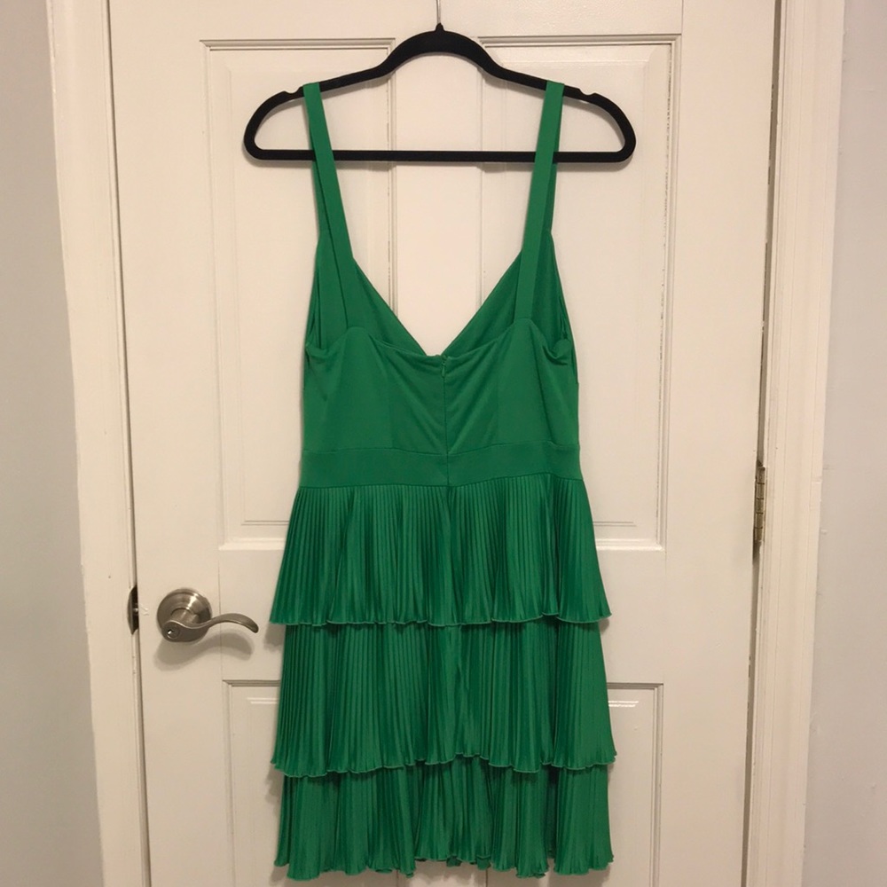 Green sleeveless  frilled bottom dress - Picture 2 of 3